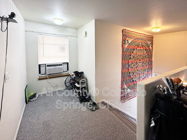 Building Photo - 202 S Empress Dr