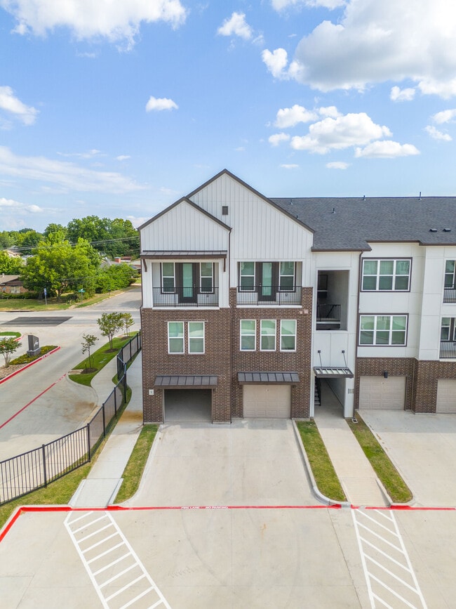 Townhomes with attached garages - Aspire at Sherman