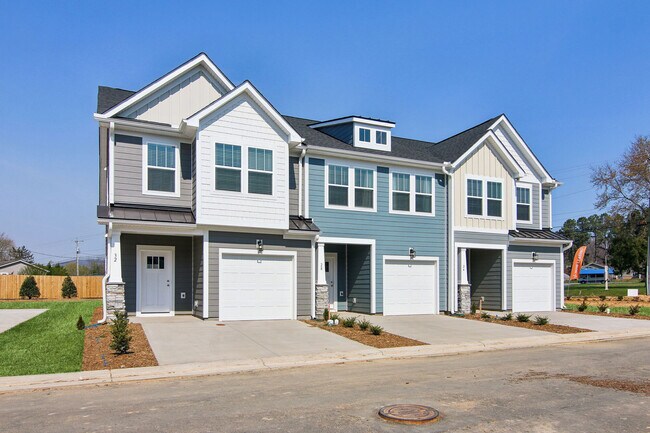 Foto del edificio - Artisan Living Mills River