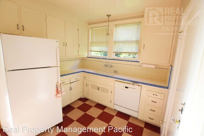 Building Photo - 3 br, 1 bath House - 444 Boynton Avenue