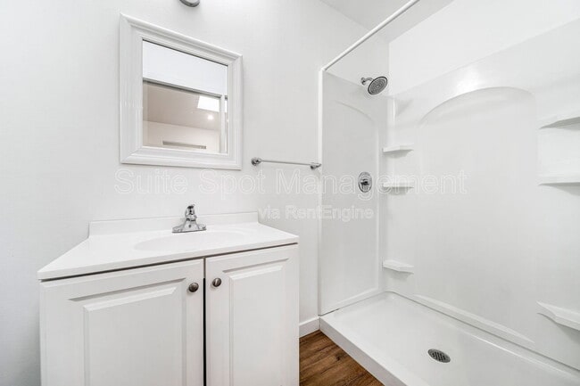 Building Photo - 420 N Batavia St