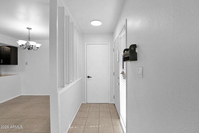 Foto del edificio - 1808 E Center Ln