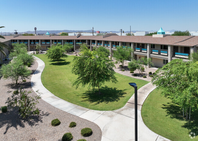 Courtyard - Vista Village on Van Buren