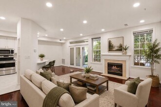 Building Photo - 1324 Garden Wall Cir