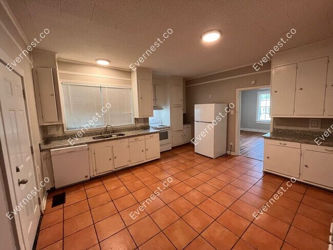 Building Photo - 465 E Ridgeway St
