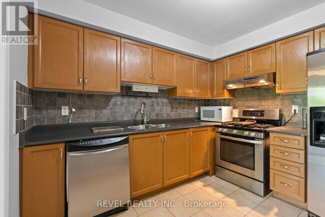 Building Photo - 6399 Spinnaker Cir