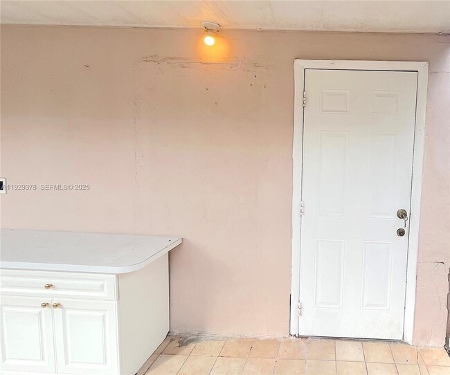 Building Photo - 236 E 14th St