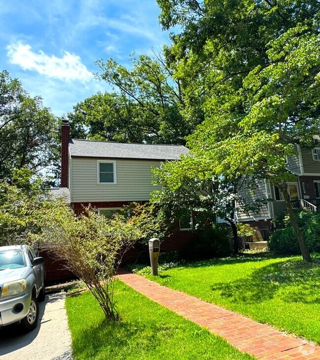 Building Photo - 5833 Dewey St