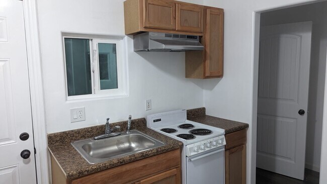 Building Photo - 3893 Beechwood Pl