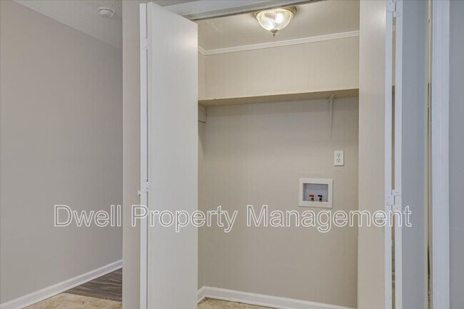 Foto del edificio - 120 Chalet N Blvd