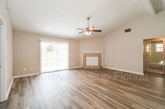 Foto del edificio - 8009 Mactavish Way W