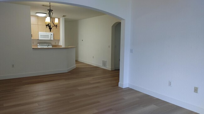 Building Photo - 403 Belmont Pl