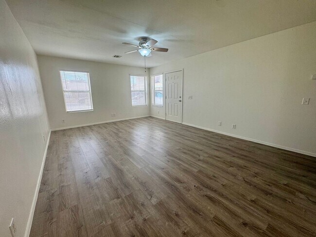 Foto del edificio - 2 Bedroom, 1 Bath Apartment in Bullhead Ci...