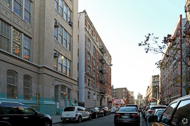 Building Photo - 592-598 W 177th St