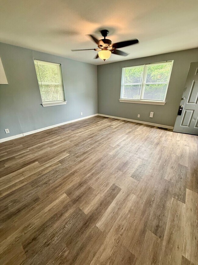 Foto del edificio - Cute Renovated Duplex in 37206 for $1500/Mo