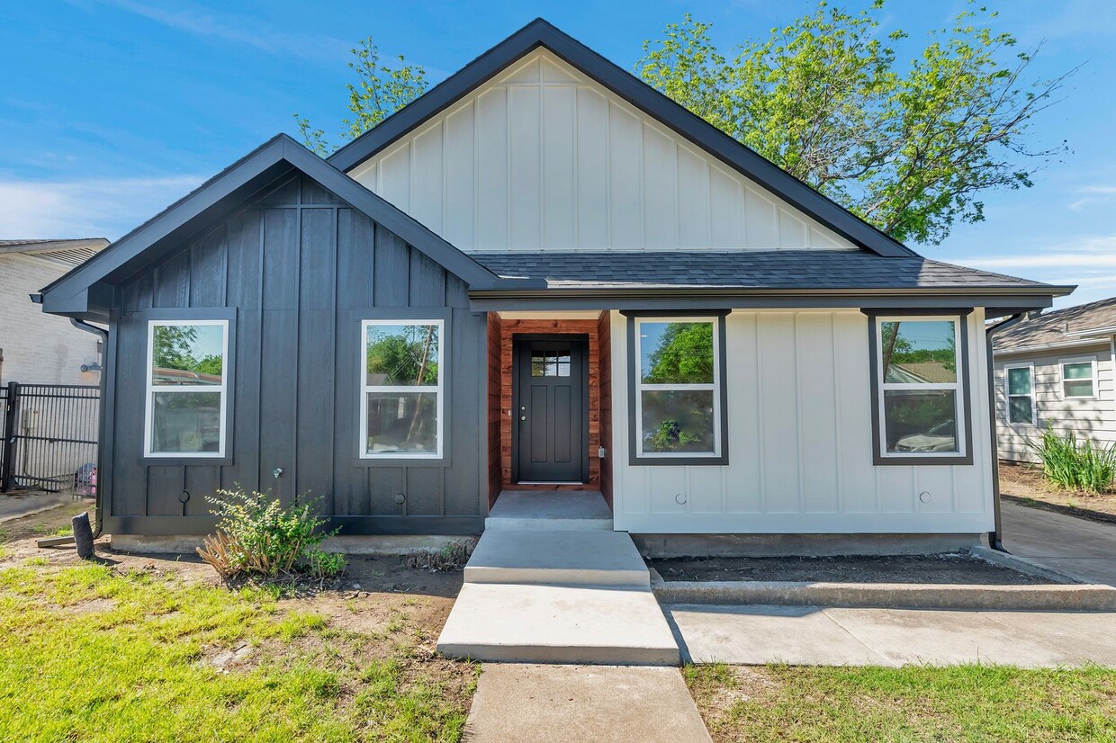 Photo - 2525 Benbrook Blvd