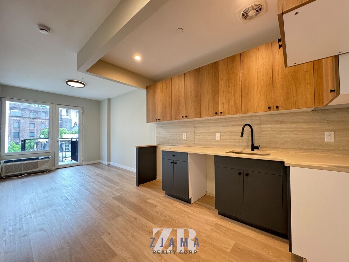 Foto principal - 1584 Fulton St