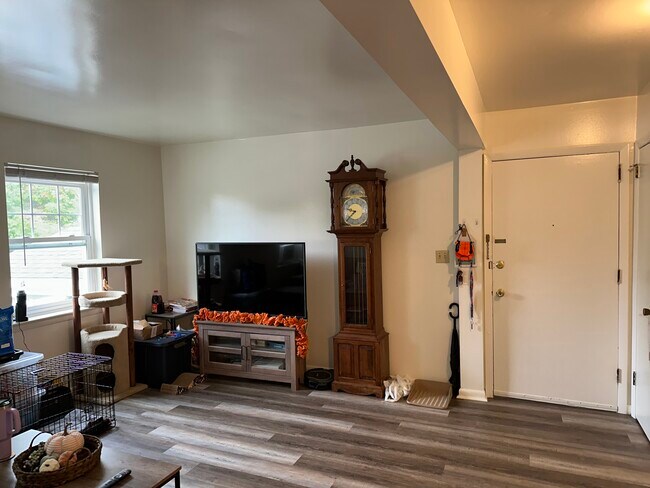 Living Room - 302 Broce Dr