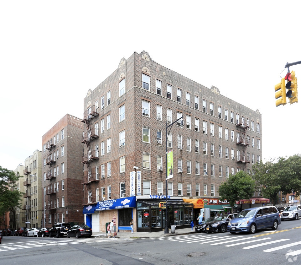 Primary Photo - 3504 Rochambeau Ave