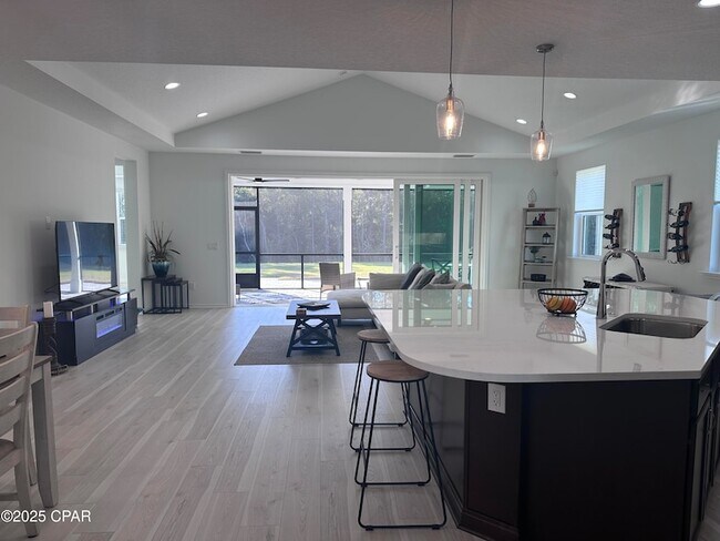 Building Photo - 9259 Paradise Dr