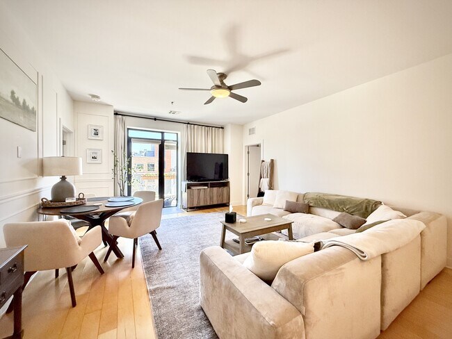 Foto del edificio - 444 N Central Ave