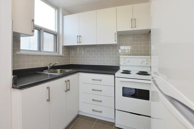Building Photo - 85 Lowther Avenue