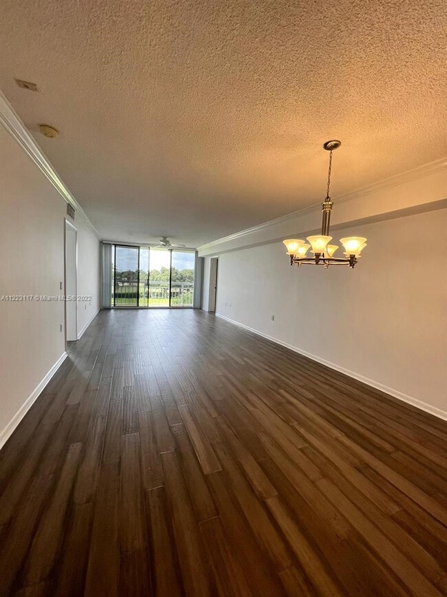 Foto del edificio - 2461 Village Blvd
