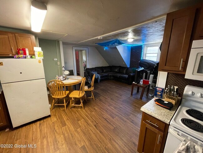 Building Photo - 441 Hudson Ave