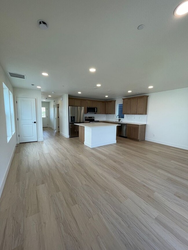 Building Photo - Stunning Rowhouse in NE Ft. Collins