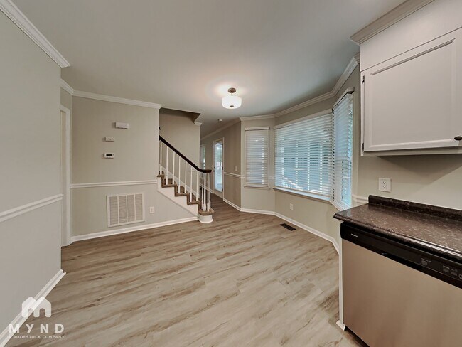 Building Photo - 136 Lema Dr