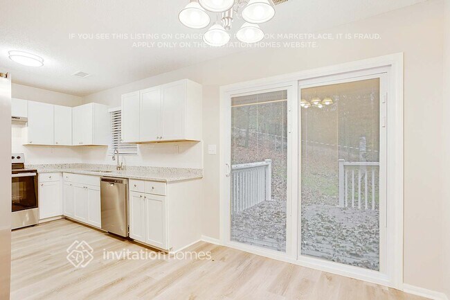 Foto del edificio - 6132 Lakeshore Dr SE