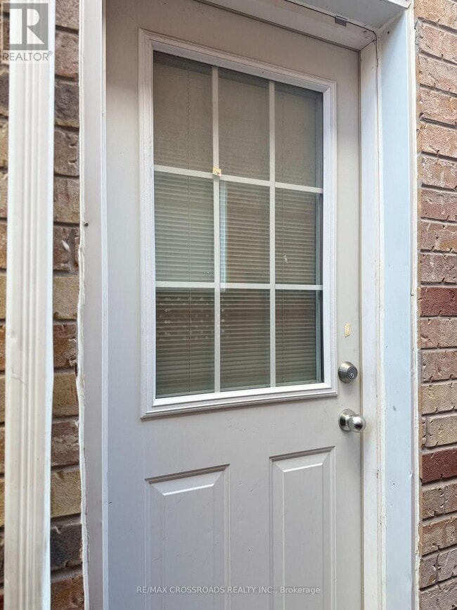 Building Photo - 81 Trumpeter St