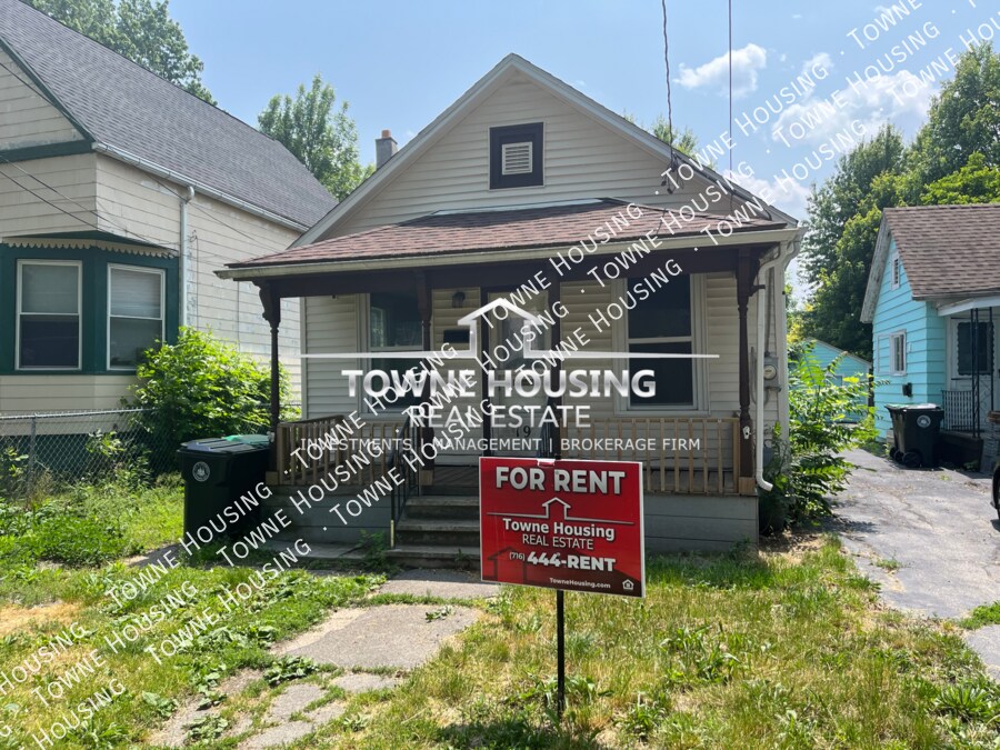 Primary Photo - 19 Benton St