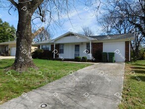 Building Photo - 14015 SW Wyandotte Dr