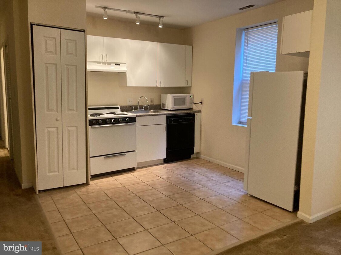 339 Bainbridge St Unit 3R, Philadelphia, PA 19147 Room for Rent in