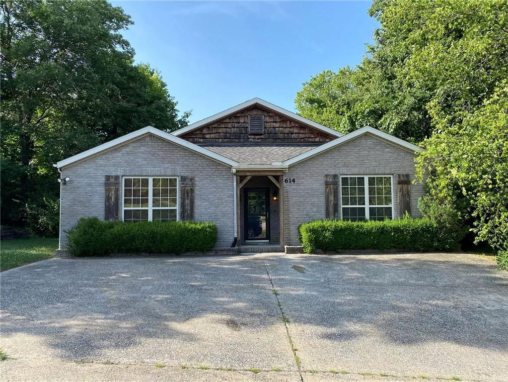 Foto principal - 614 W Douglas St
