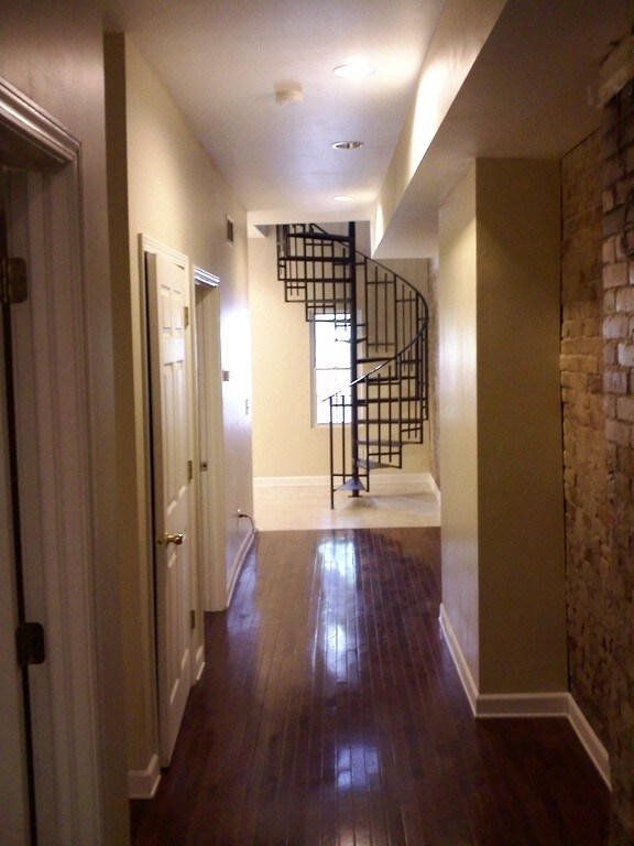 Building Photo - 514 Gillis St