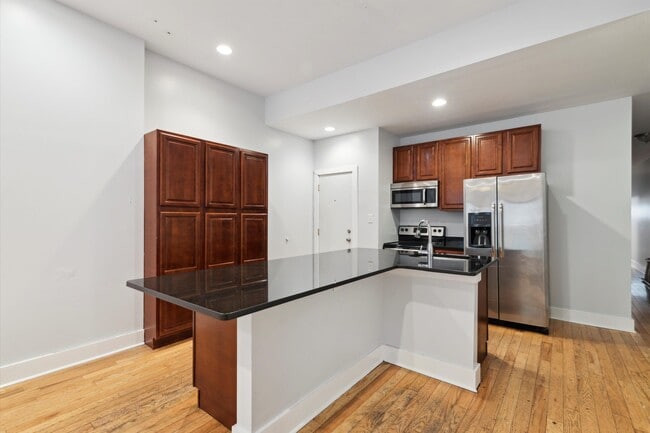 Foto del edificio - 1703 W Montgomery Ave