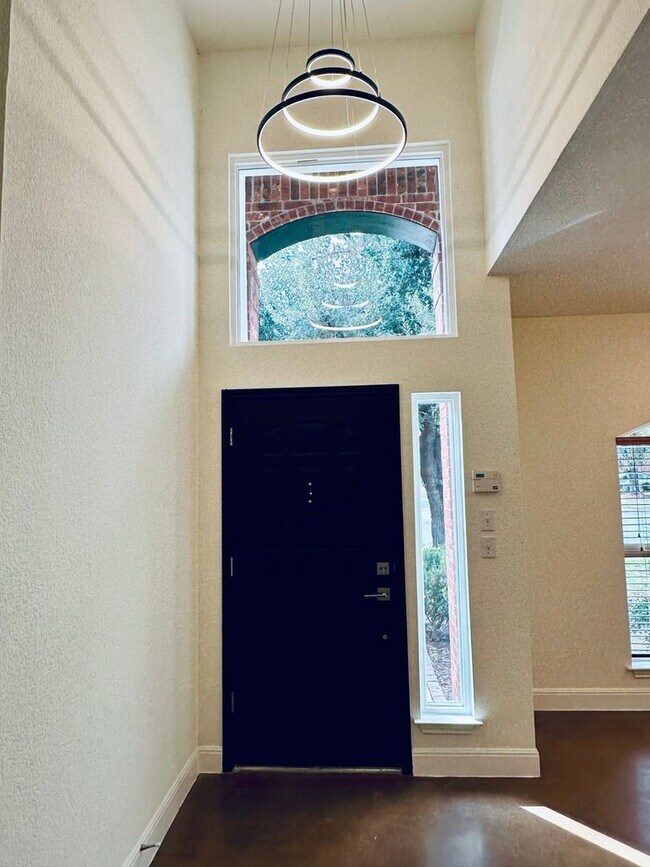 Building Photo - **MOVE IN SPECIAL**  Spacious Single Famil...