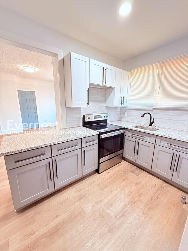 Foto del edificio - 3824 Tyler St