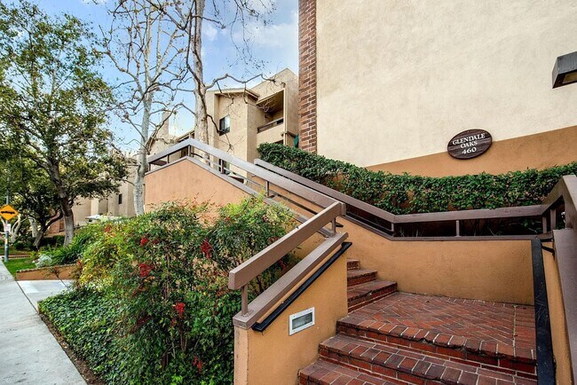 Foto del edificio - 2 Bedroom/ 2 Bath Condo In The Heart of Gl...