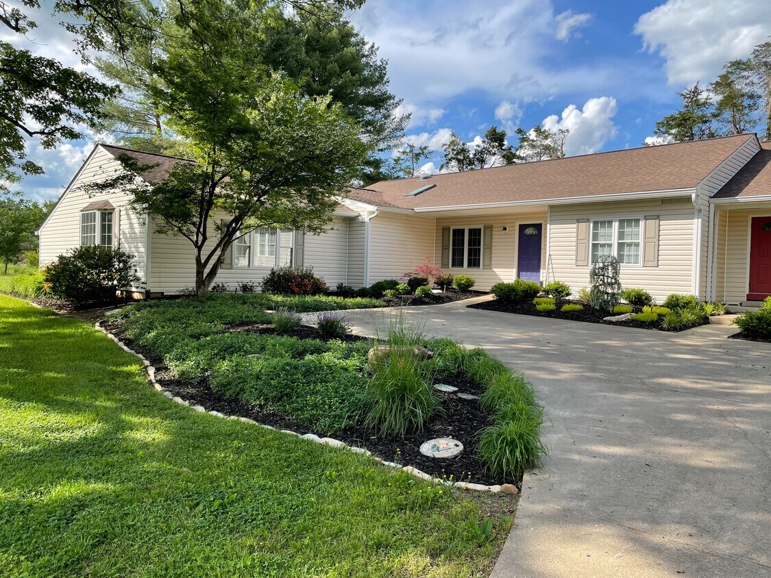 Foto principal - 6709 River Rd