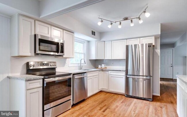 Building Photo - 15812 Lazy Day Ln