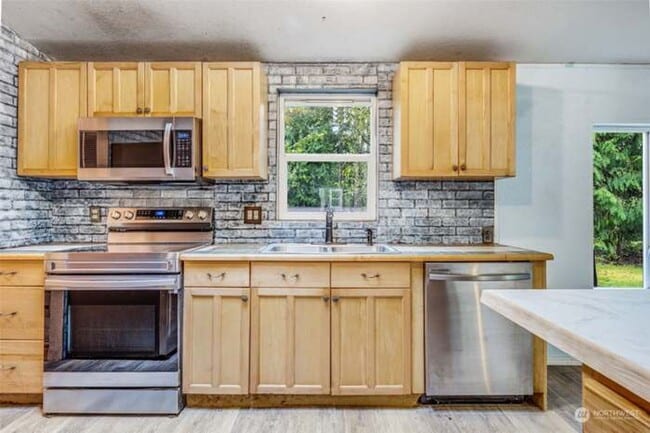 Building Photo - 3 bedroom in Timberlakes