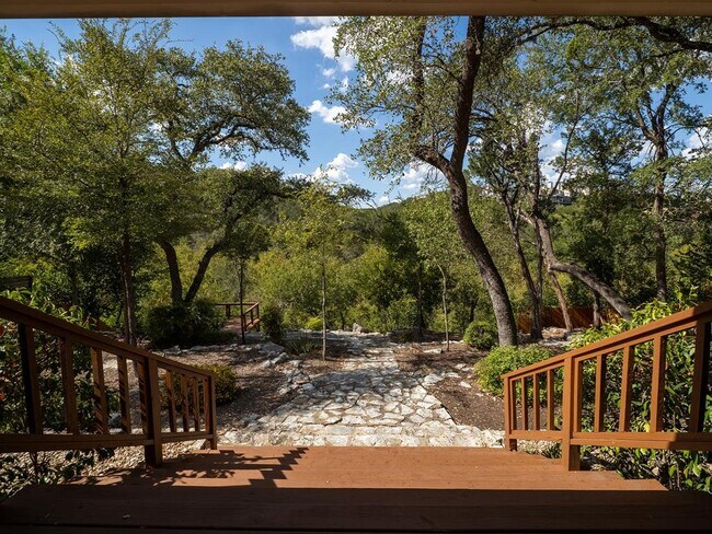 Foto del edificio - 2500 Forest Bend Dr