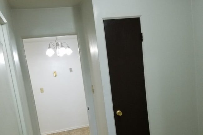 Sala - 106 Spruce St