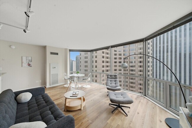 Foto del edificio - 222 N Columbus Dr