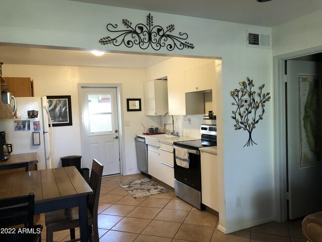 Building Photo - 2020 S Granada Dr