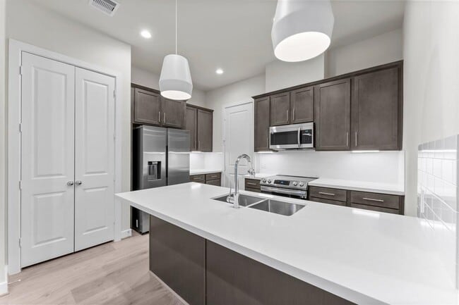 Building Photo - 5905 Haring Ln
