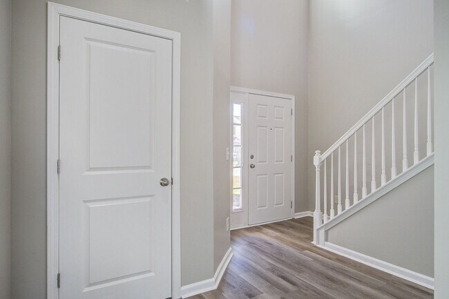 Foto del edificio - 459 Whispering Breeze Ln